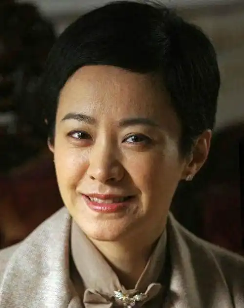 她因长相绝美嫁大13岁名导被捧红,丈夫病逝不愿拍戏至今未嫁!