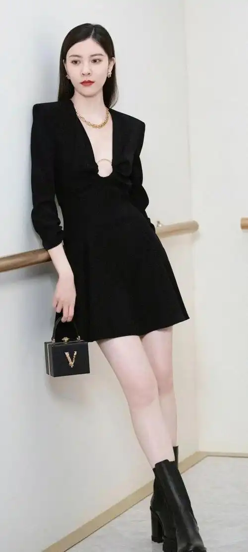 壁纸细腰长腿性感帅气宋妍霏