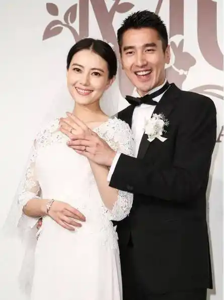 高圆圆和好友过生日,颜值重回18岁,赵又廷不见踪影_韩火火_网友_工作