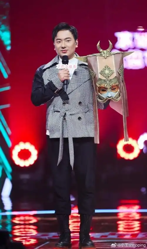 别急别急,让我给你介绍一下,这次灯会可是有众多明星助阵哦!