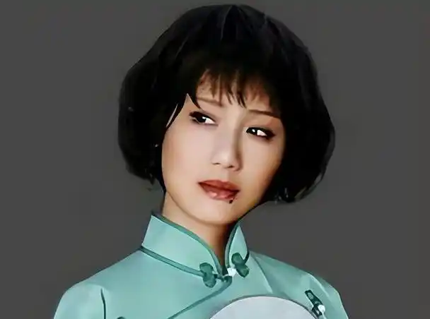 无儿无女的李建群,与著名导演同居27年不结婚,临终后悔让人泪崩