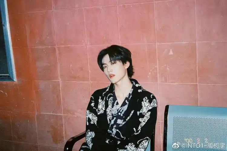 周柯宇胶片ku找业务胶片质感下氛围感拉满了