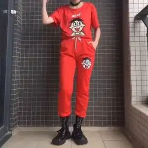 精神小伙社会青年红色短袖套装男女旺仔牛奶短t旺旺九分裤子1/2件