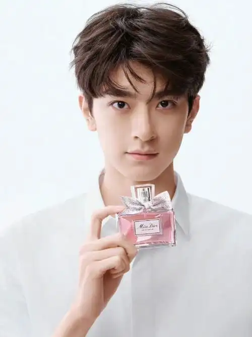 dior品牌大使林一演绎新款missdior