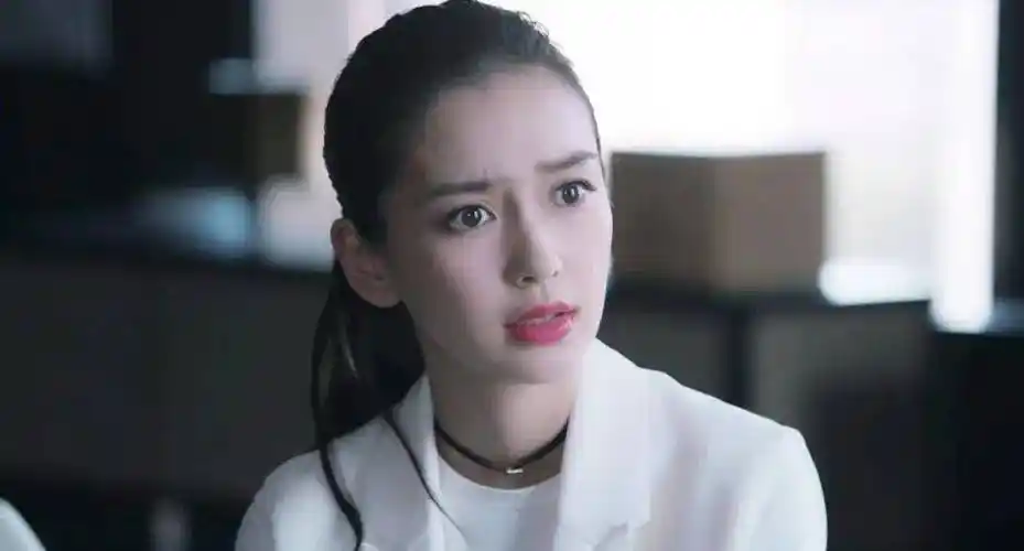 木头美人",演戏表情呆滞,眼神空洞,网友:下次别演了_演技_韩雪_鞠婧祎