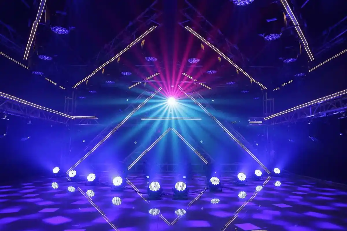 捷创舞台灯光专业制造科技凝聚