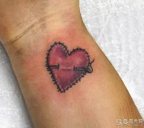 散发出爱的气息心形纹身图案欣赏