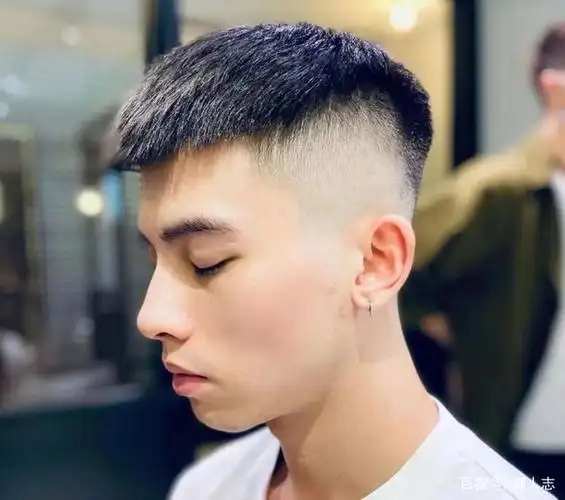 谁说男生发型少?这四款发型利落又有范,轻松打造潮男人士