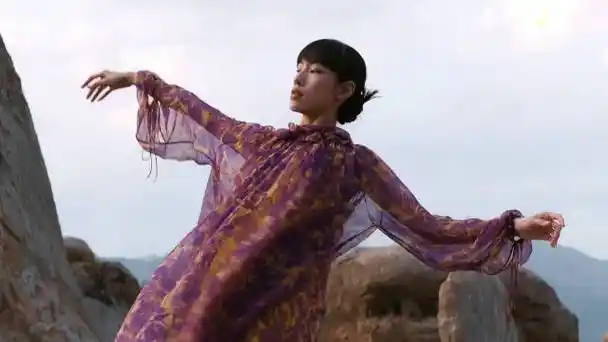 nowness原创#teamb#系列首支短片《身势语》携手burberry,与@_刘子玥