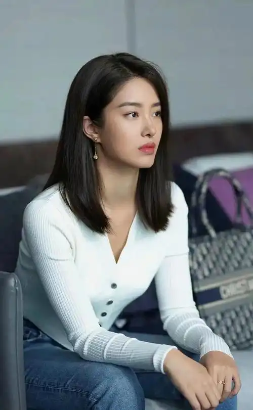 杨采钰明星壁纸2