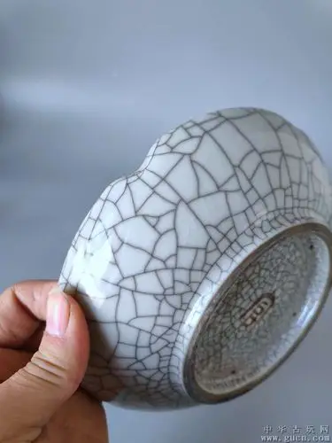 宋代官窑冰裂开片赏盘