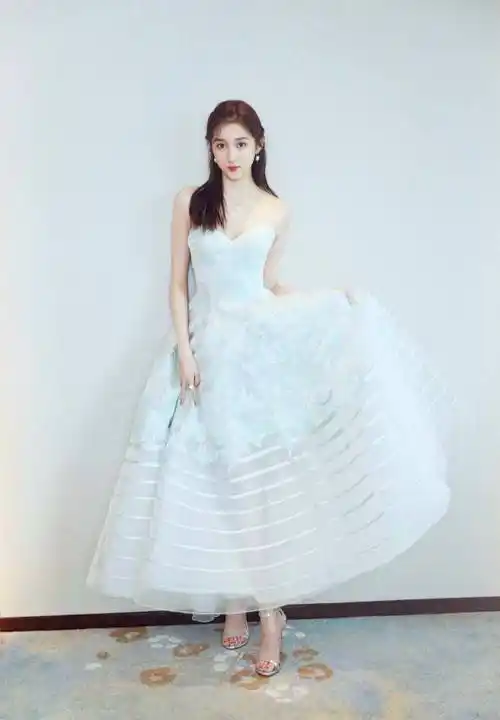 关晓彤终于穿对了!