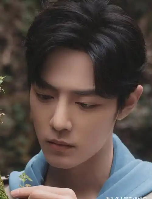 不愧为全球第一帅造型惊艳全场今晚的肖战太绝了