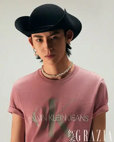 小鬼王琳凯红秀封面# 小鬼王琳凯×红秀时尚大片来袭,上演牛仔好Ζ