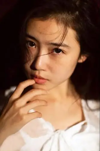 看到这组张辛苑素颜的照片时,被她从未被捕捉到的一面美到语塞