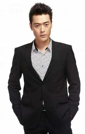 张桐|曾因戏被炸到双目失明,患病欲从5楼跳下,今成国内首位80后影帝