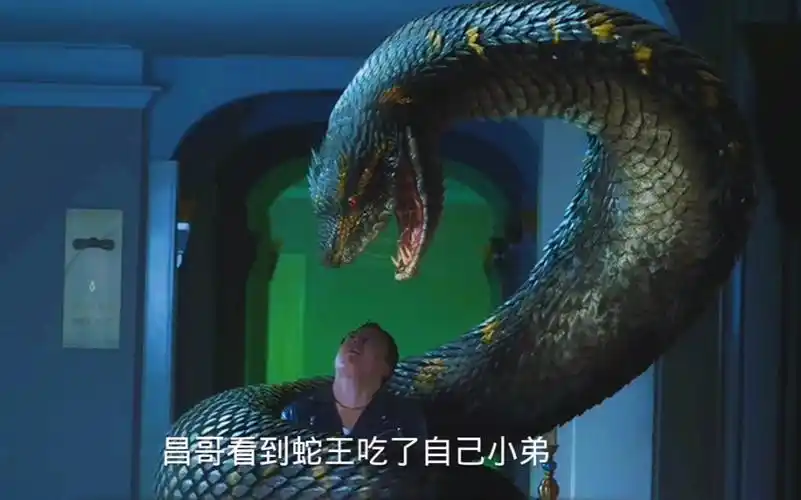 变异巨蛇带领群蛇攻击人类,原因竟是她杀了巨蛇母亲,《变异狂蟒2》