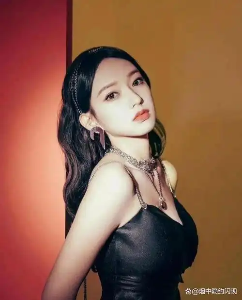 "人间芭比"程潇,因上围丰满傲人被称"奶潇",lisa都不