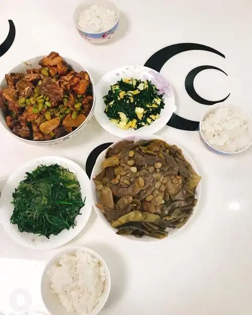 小许童鞋妈妈做的午餐2018年10月14日