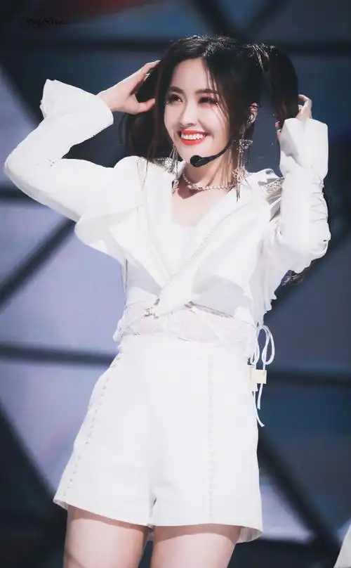 王艺瑾@硬糖少女303-王艺瑾不只漂亮 也有一拳力量 完美展现双马尾的