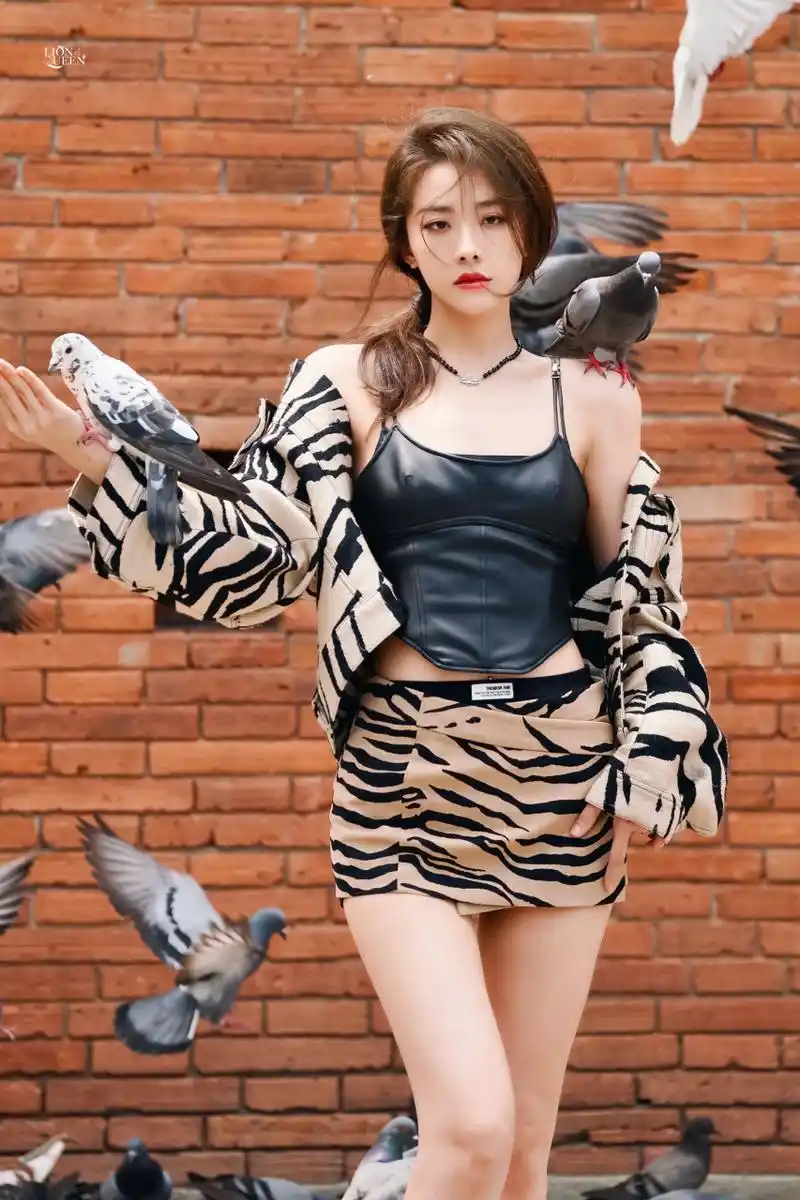 喻言  美腿玉足火辣好身材