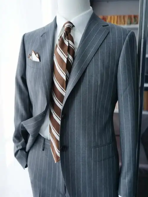 上海西装定制时尚密码条纹穿出高级感