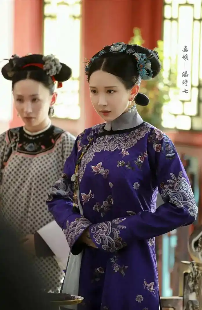 《延禧攻略》大小嘉嫔有9套造型,虽然是同一个人,但小嘉嫔更美