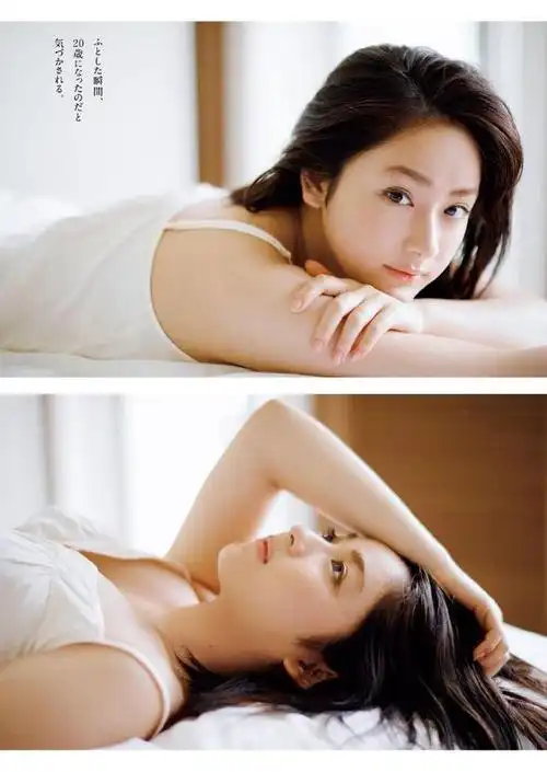 女演员平佑奈拍摄20岁纪念照片 显露成熟小性感