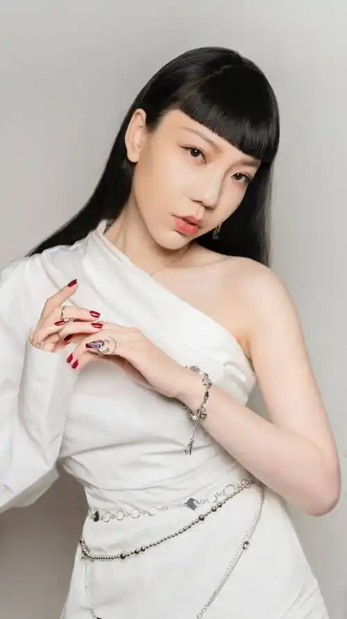 吴莫愁感慨好声音十年奇妙 谈新专辑《盛开》接纳所有