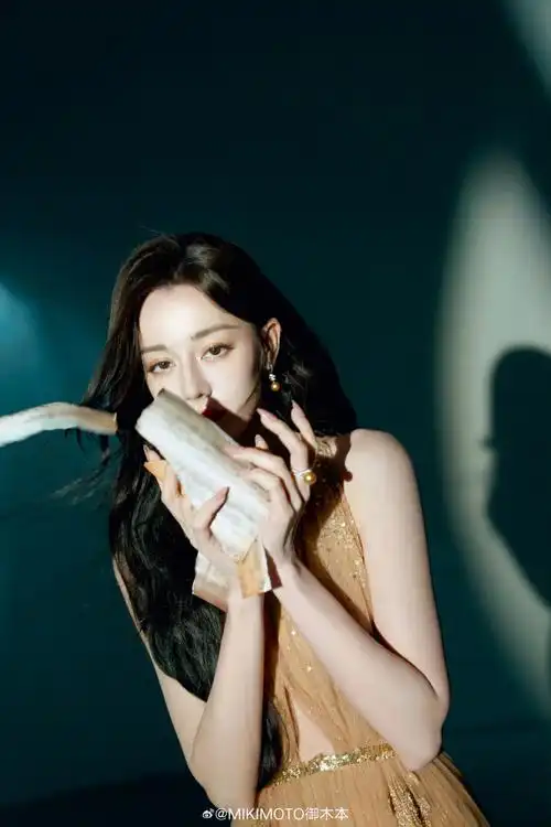 mikimoto全球代言人迪丽热巴#@dear-迪丽热巴佩戴mikimoto珍珠珠宝