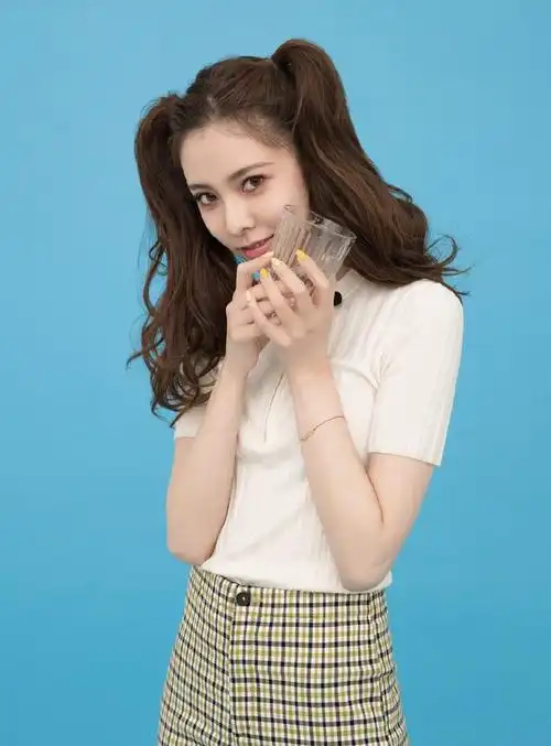 宋妍霏双马尾俏皮写真图片