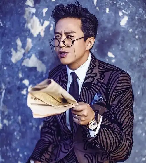 回顾暖心的邓超:姐姐省吃俭用供他读书,成名后给姐姐2