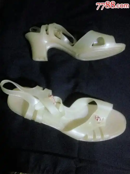 塑料女凉鞋