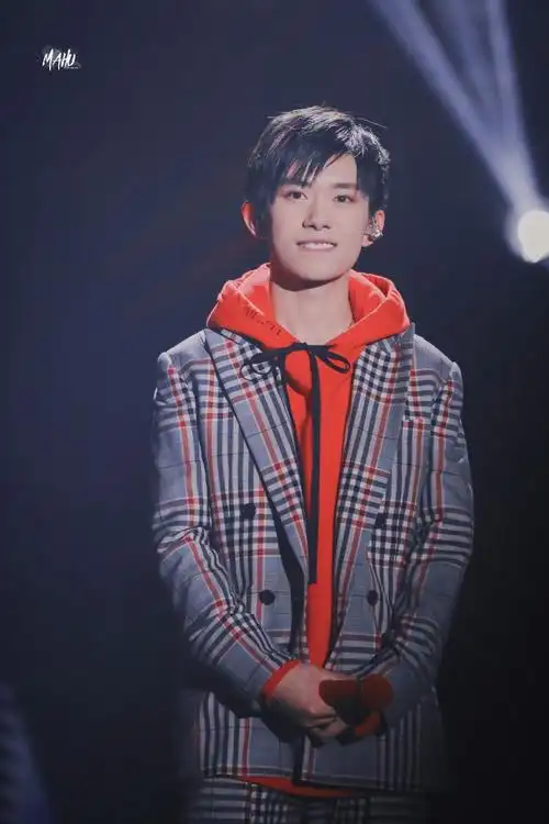 易烊千玺燚s十八岁成人礼