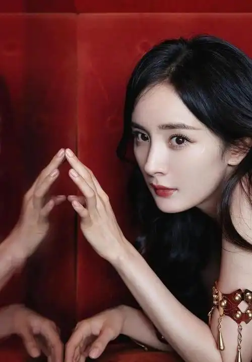 御姐范十足的杨幂真是太好看了简直是从小美到大