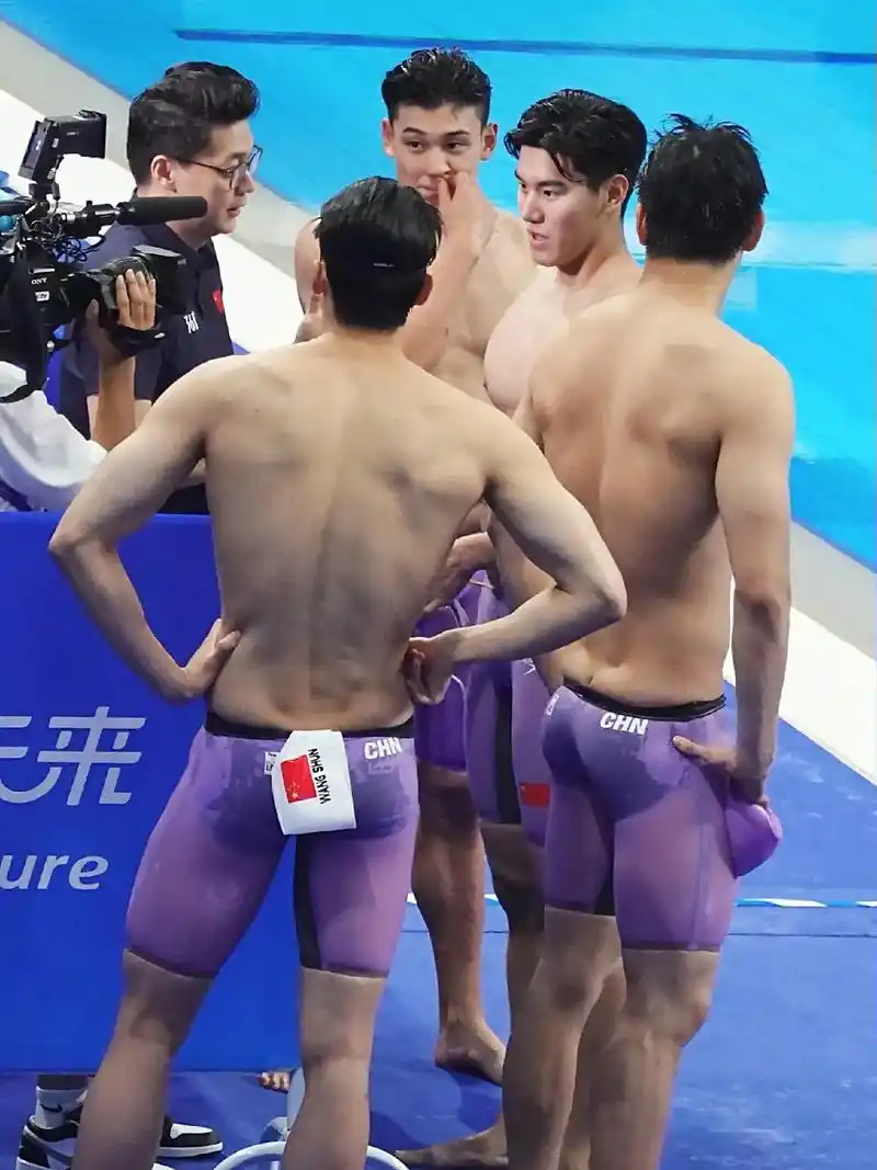 人均8块.#中国游泳队 #杭州亚运会 #腹肌 #汪顺  努力 - 抖音