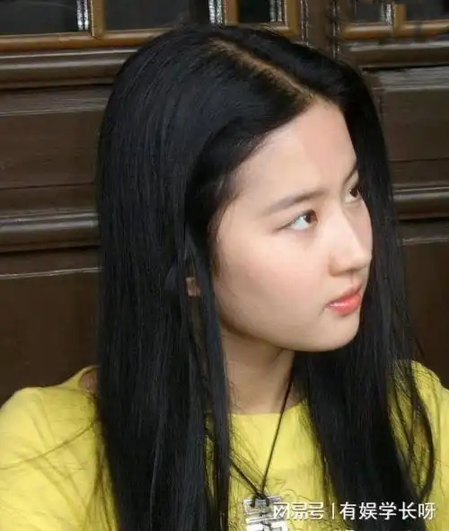 刘亦菲近照,素颜出镜,网友:很拉低颜值的啊!您认为呢?|淡妆_网易订阅