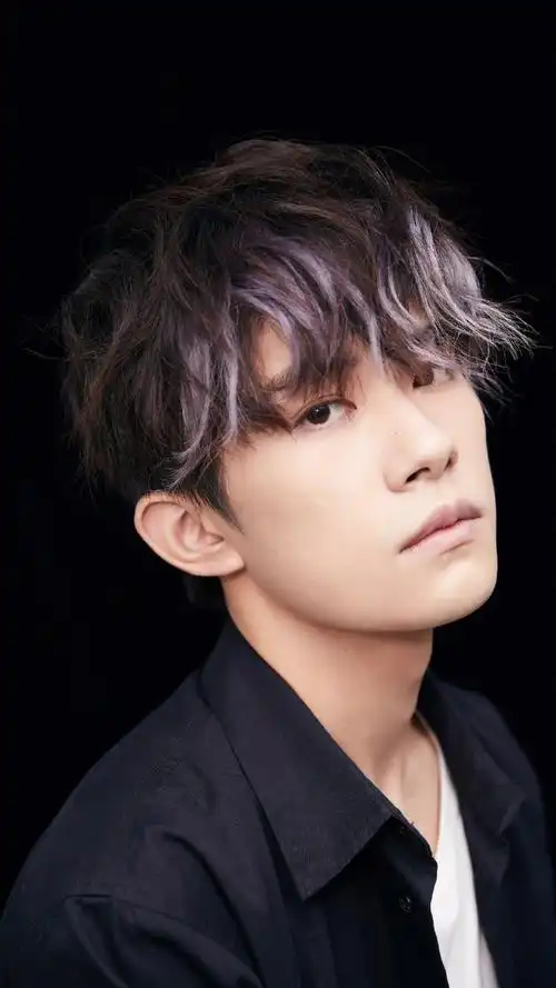 > || 更新时间:2018-11-27 颜色分 黑色 关键词:  易烊千玺 帅气 男