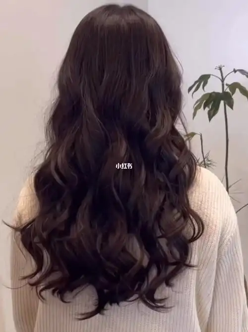 大卷发型你们喜欢的法式木马卷慵懒风格