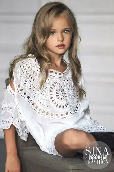 3岁出道9岁成名 "世界第一美少女"是05后