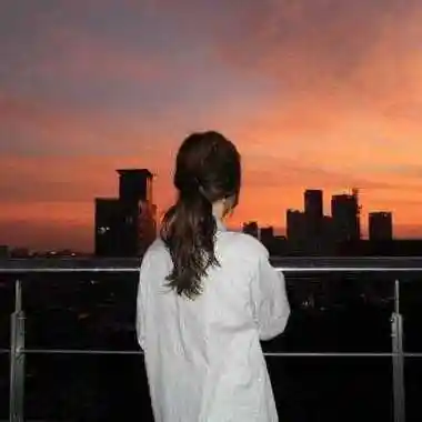 高中生女生微信头像背影 女生头像图片大全 -【爱个性】