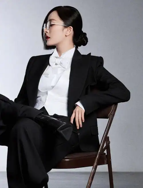 娱乐圈女西装大佬各有各美这眼神和氛围一个字绝