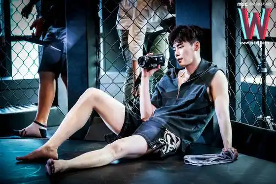 mbc水木剧#w两个世界# #李钟硕#饰演姜哲 花絮照