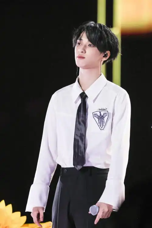 严浩翔solo舞台露腰##严浩翔用rap串联所有自己的歌##严浩翔炸