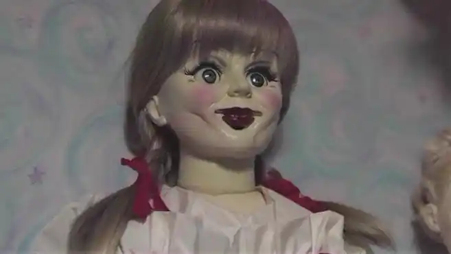 一个带有恶灵诅咒的娃娃,去谁家谁就会倒霉,一部经典美恐电影