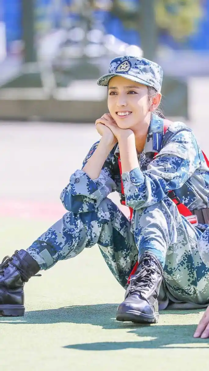 佟丽娅真正男子汉素颜精致美颜