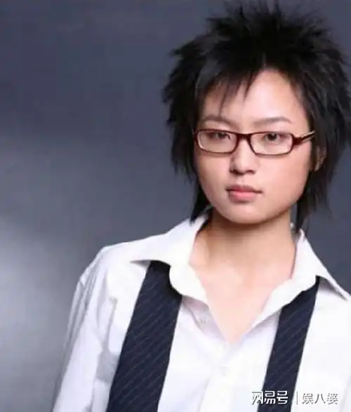 周笔畅整容成功大方承认本来照着杨幂整整完看着却像杨紫