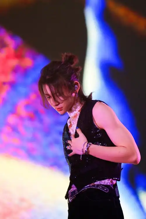 小鬼王琳凯超话庆祝finding lilghost梅奔演唱会二周年,抽今年7月8日