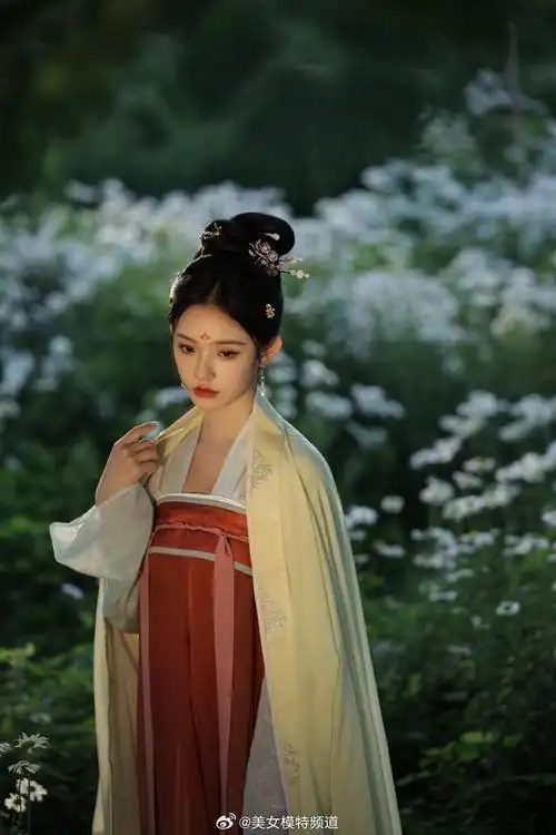 林允花间古装大片轻纱摇曳好似仙女下凡