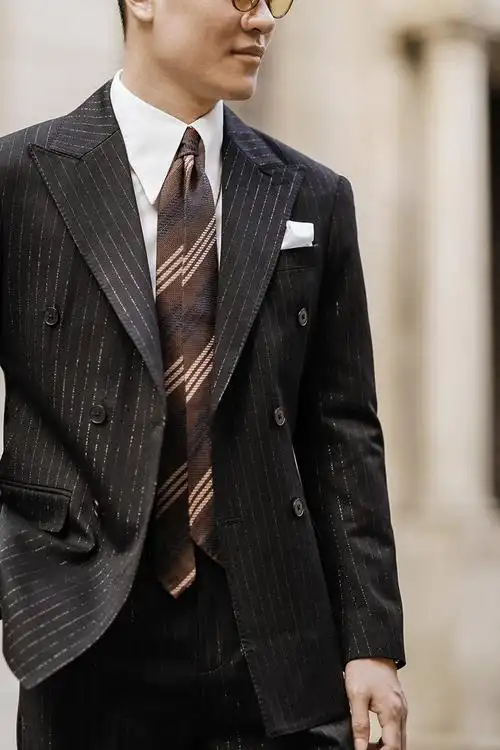 休闲复古双排西装商务戗驳免烫上衣条纹绅士西服